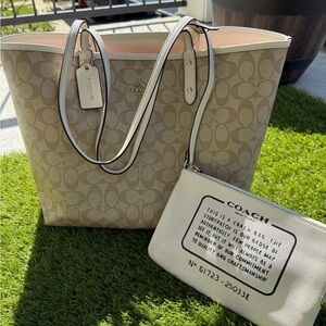 Coach Tan Tote Bag with Elegant Design